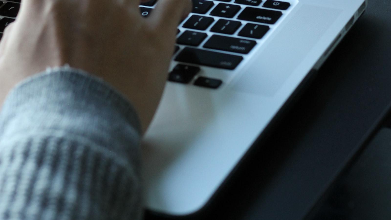 Consejos útiles para ⁤descargar videos⁤ de YouTube‍ de ​forma segura‍ y rápida